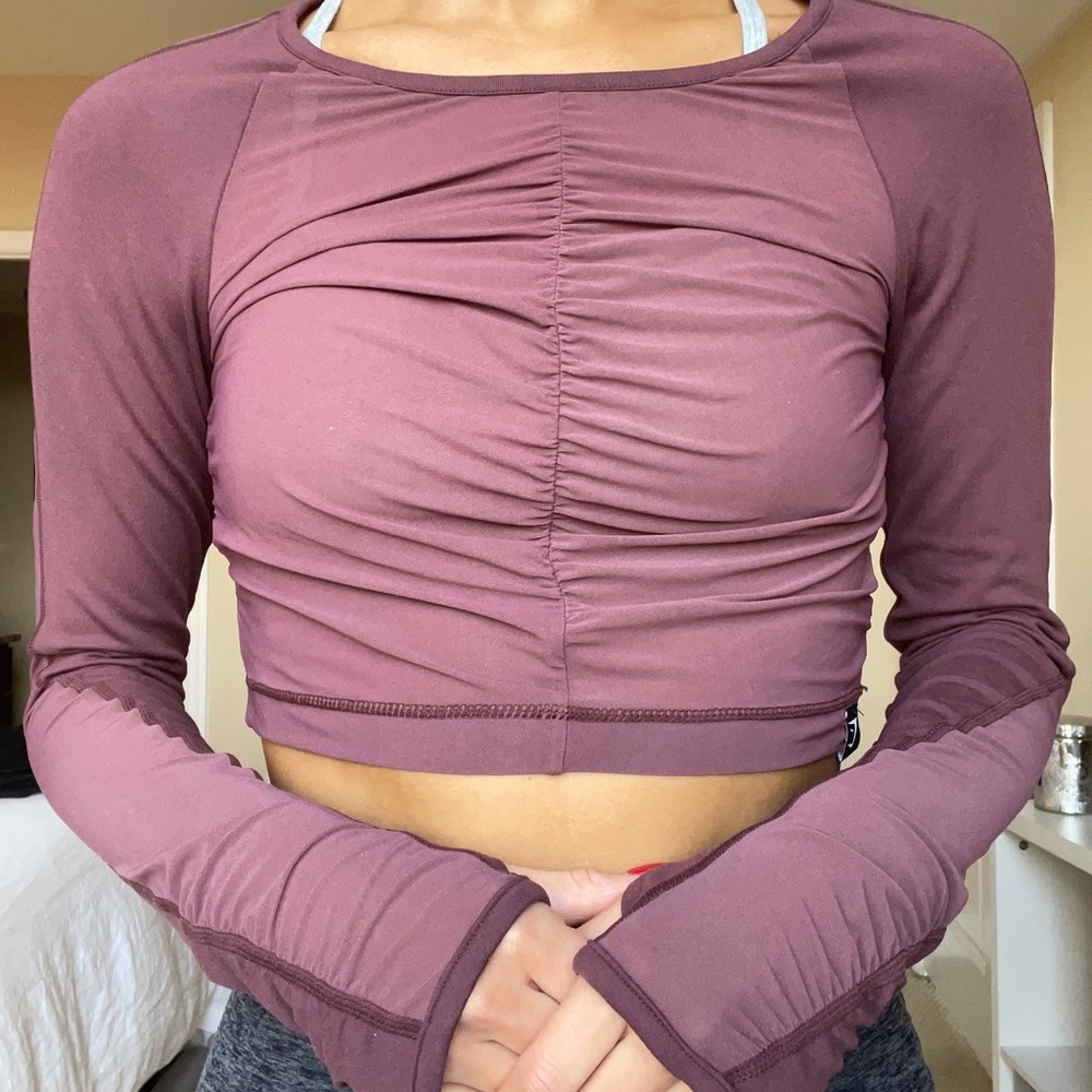 Gymshark Aura Crop Top in Winter Berry